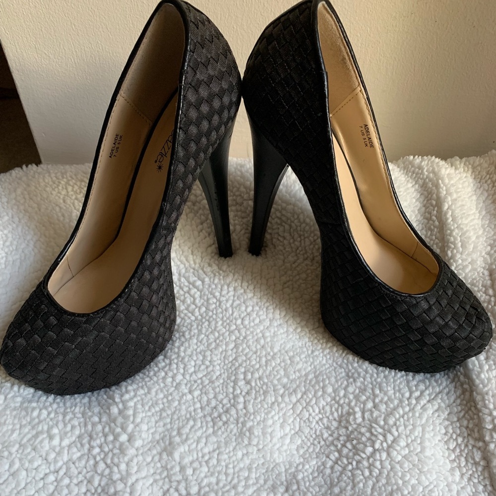 Like new Shoedazzle High Heels